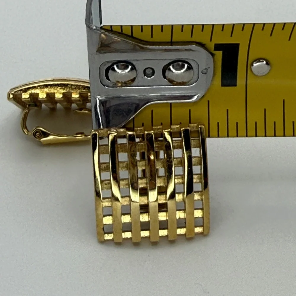 Vintage Avon‎ Gold Waffle Earrings